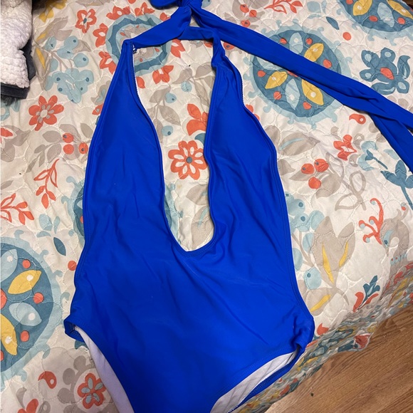 One piece swimsuit - Picture 2 of 2